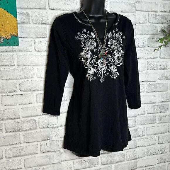 Kim Rogers Embroidered Boho Black & White Vneck Top Shirt Flowy Medium - Picture 2 of 6